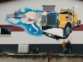 Veľkoplošná reklamné maľba na fasádu