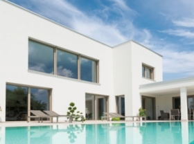 Špičkové okná, dvere a brány pre váš domov