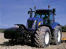 Traktor New Holland T 8000