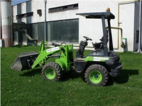 Prenájom -  Mininakladač Kubota R420