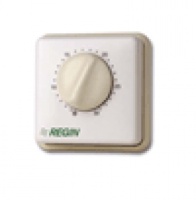Izbový termostat s prenosom zmeny