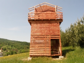 Drobné drevené stavby - posedy, sedačky, krmidlá