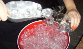 Kockový nápojový ľad