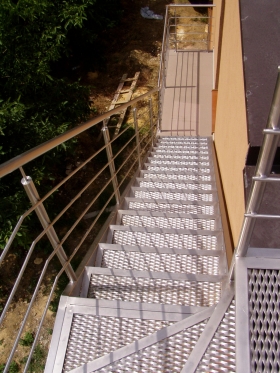Atypické nerezové konštrukcie - schodiská