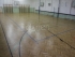 Interiérové športové povrchy - Drevená podlaha na dvojitom pružnom rošte s dubovými  parketovými vlysmi